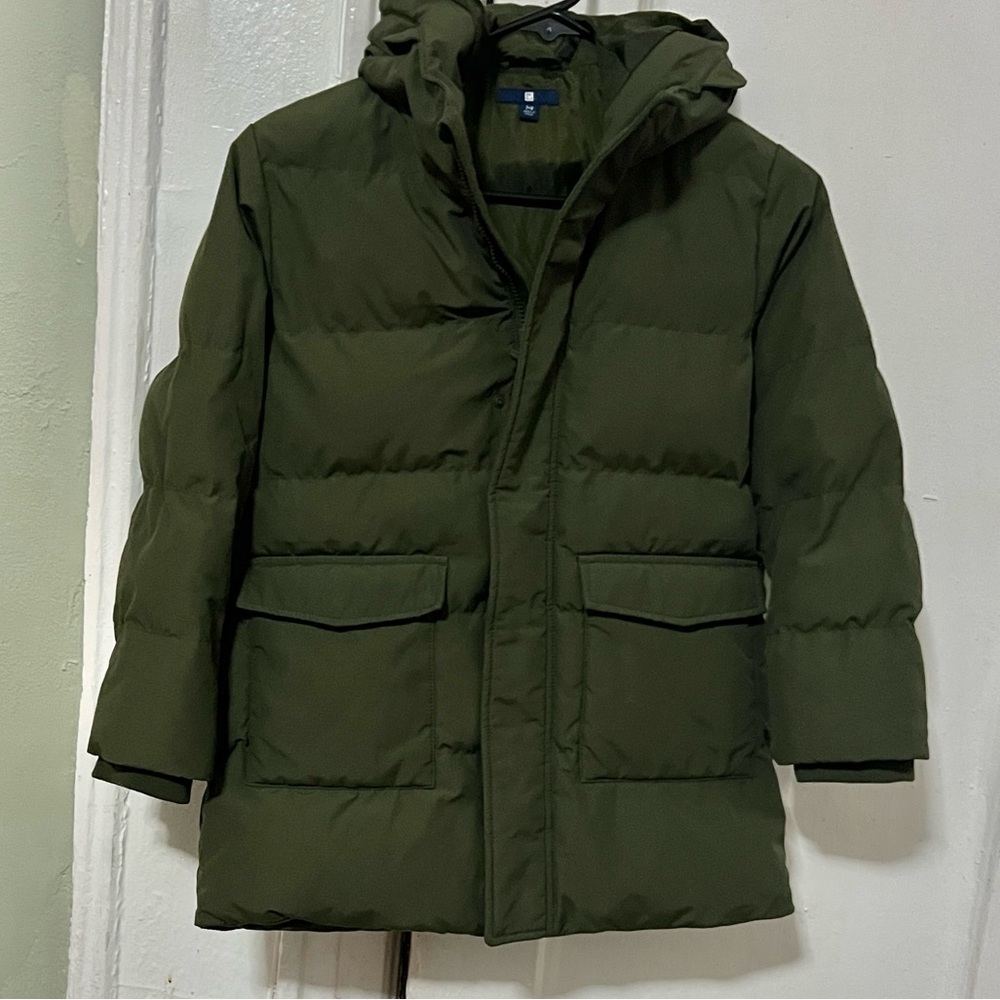 Uniqlo Kids boys Dark Green Puffer Jacket size 7-8  25”long